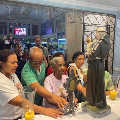Fecomércio, Hospital Souza Aguiar e Central do Brasil recebem visita e bênção com a Imagem peregrina de Santo Antônio