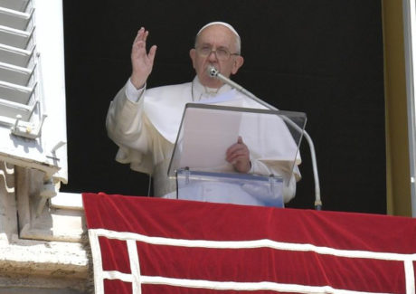 Deus jamais se cansa de nos perdoar. Nós é que nos cansamos de pedir perdão