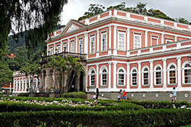 Instituto dos Meninos Cantores de Petrópolis recebe coral português
