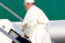 Papa se despede "com saudades" do Brasil
