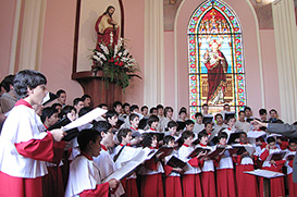 Canarinhos celebram a Semana Santa e a Páscoa no Sagrado