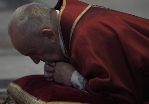 Papa Francisco celebra a Paixão e Morte do Senhor