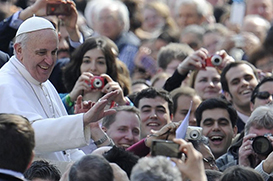Papa volta a pedir perdão pelos “escândalos”