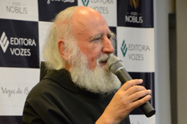 Monge alemão Anselm Grün prega retiro em São Paulo