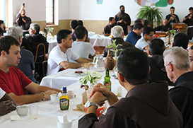 Com as bênçãos da Mãe Aparecida e de Frei Galvão