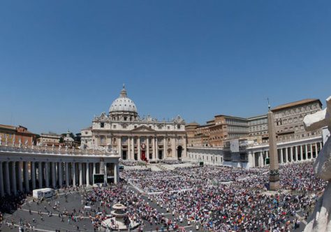População católica no mundo continua crescendo