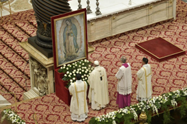 Papa: "Maria não tem medo da ternura e da carícia"