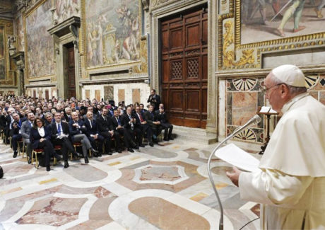 Papa: ‘Cultura do descarte e do ódio’ de governantes atuais lembra Hitler