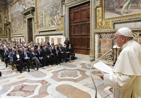 Papa: ‘Cultura do descarte e do ódio’ de governantes atuais lembra Hitler