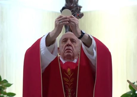 O Papa reza pelos que realizam serviços funerários. A fé é sempre missionária.