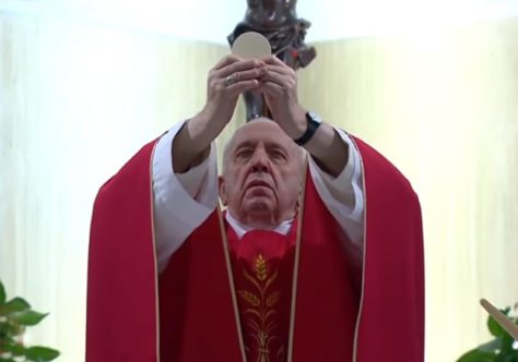 O Papa reza pelos que realizam serviços funerários. A fé é sempre missionária.