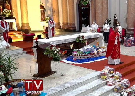 Missa presencial encerra o Tríduo da 170ª Festa de São Pedro em Gaspar