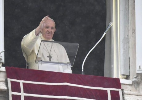 Papa: Jesus nos pede uma fé que muda a vida, não “de fachada”