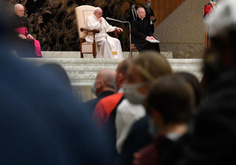 Papa: a oração é a salvação do ser humano