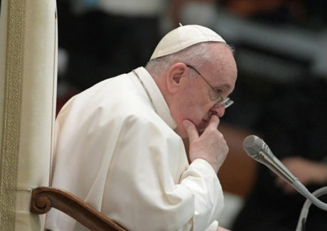 Papa: Jesus não é um Deus distante, reza sempre conosco