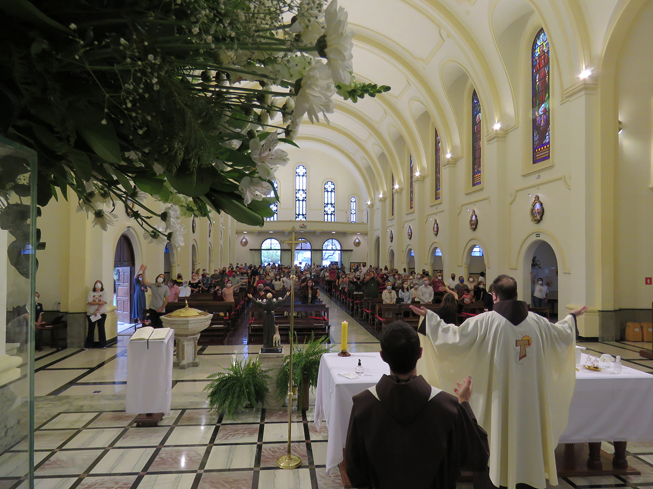 Fila do pastel não tem fim em Pato Branco - Notícias - Franciscanos  Notícias - Província Franciscana da Imaculada Conceição do Brasil - OFM