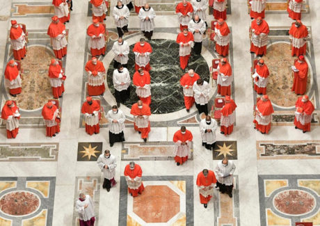Papa aos novos cardeais: vigilância para permanecer no caminho de Jesus