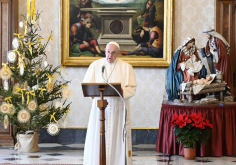 No Angelus, Papa anuncia Ano “Família Amoris Laetitia”