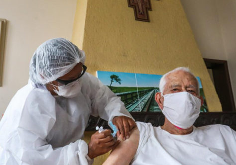 "A vacina é a solução”, diz o segundo frade mais idoso da Província