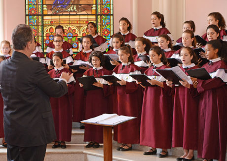 Cerimônia marca entrada de novas integrantes no Coral das Meninas dos Canarinhos