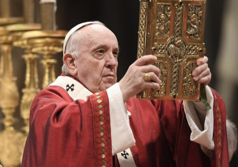 Papa: “O Paráclito diz à Igreja que hoje é o tempo de derramar amor ao mundo"
