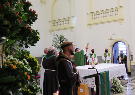 "Que o futuro se apresente cheio de paz e cheio de bem", diz D. Angelo na celebração dos 80 anos da Paróquia da Vila