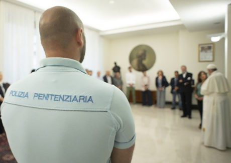 Papa recebe grupo de detentos de uma das principais prisões de Roma