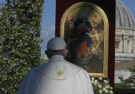 A súplica do Papa a Maria: desata os nós do egoísmo, da indiferença e da violência