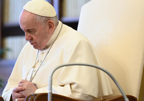 Dia tranquilo para o Papa, que retoma gradualmente o trabalho