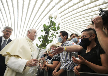 Papa Francisco: viver sem medo de ser verdadeiro. O hipócrita não sabe amar.