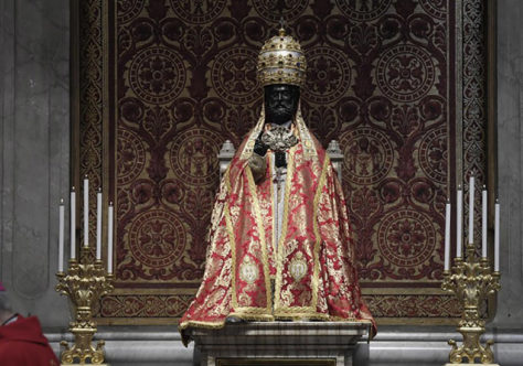 Papa: reformar a Igreja a partir de nós mesmos com oração, caridade e serviço