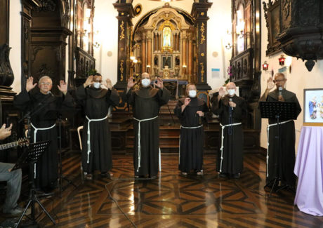Convento da Penha: Frades rezam Terço pelas vocações