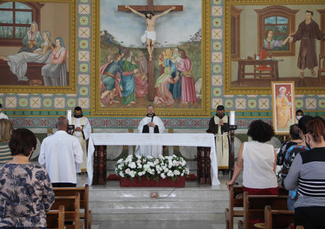 Santa Clara de Assis celebrada no Santuário Frei Galvão