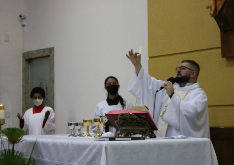 Santa Clara é celebrada na Paróquia Nossa Senhora do Rosário