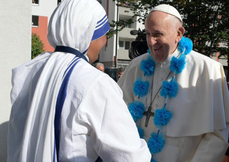 O carinho de Francisco às Irmãs e aos assistidos no Centro Belém, em Bratislava