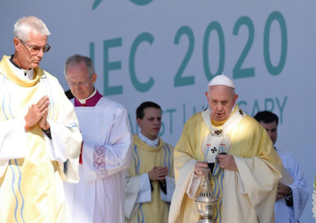 Papa na Hungria: diante de nós está a Eucaristia, para nos recordar quem é Deus