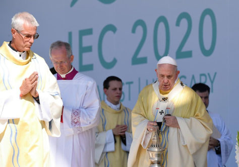 Papa na Hungria: diante de nós está a Eucaristia, para nos recordar quem é Deus