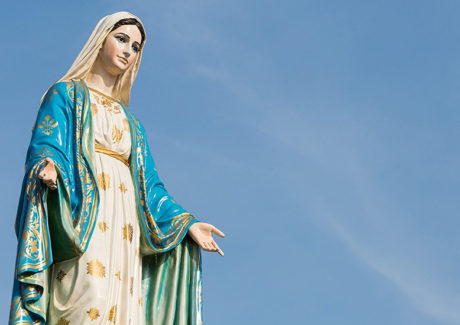 Papa: “Maria, a voz dos sem voz para dar à luz um mundo novo”