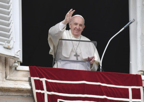 Papa: Não devemos apenas servir aos pequenos, mas reconhecer-se pequeno