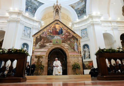 Papa aos pobres em Assis: "Estamos aqui precisamente para aprender com o que São Francisco fez”