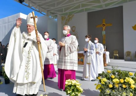 O abraço do Papa aos fiéis cipriotas: sejam cristãos luminosos!