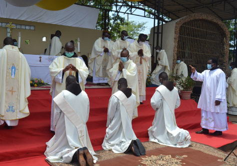 Igreja de Angola e Família Franciscana em festa com as ordenações presbiterais de Frei Canga, Frei Santana e Frei Mário