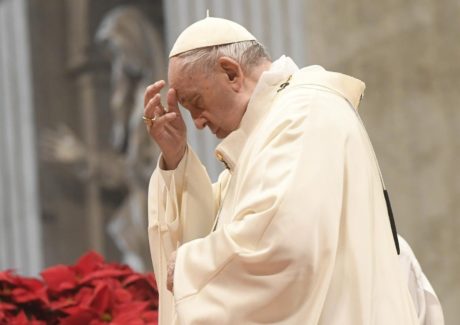 Papa: o olhar materno é o caminho para renascer. Ferir uma mulher é ultrajar a Deus.