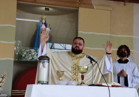 Frei Djalmo celebra sua primeira Missa como guardião e reitor do Convento da Penha