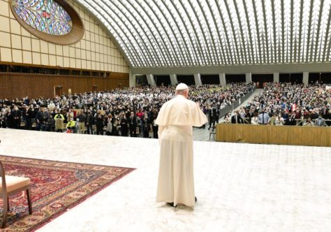 Papa: transmitir a fé pela força do testemunho