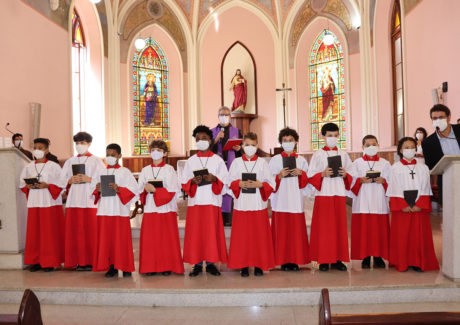 Canarinhos de Petrópolis recebe 10 novos meninos cantores