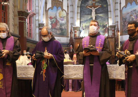 Pároco e vigários são acolhidos na Paróquia Bom Jesus dos Perdões em Curitiba