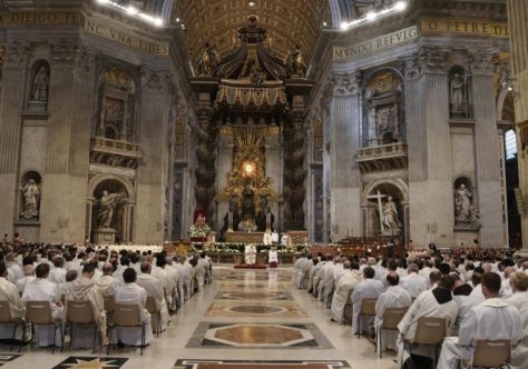 Papa na Festa da Divina Misericórdia: Jesus nos quer "tecelões" de reconciliação