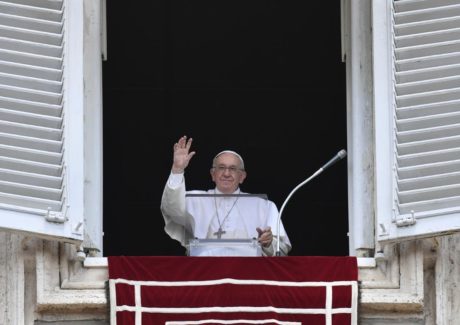 Papa: Só Jesus pode saciar nossa fome de amor