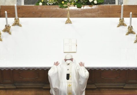 Papa: "Chega de polêmicas sobre a liturgia, redescubramos sua beleza"
